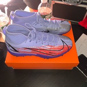 The brand is nike it’s a size 6 shoe color purple and multi